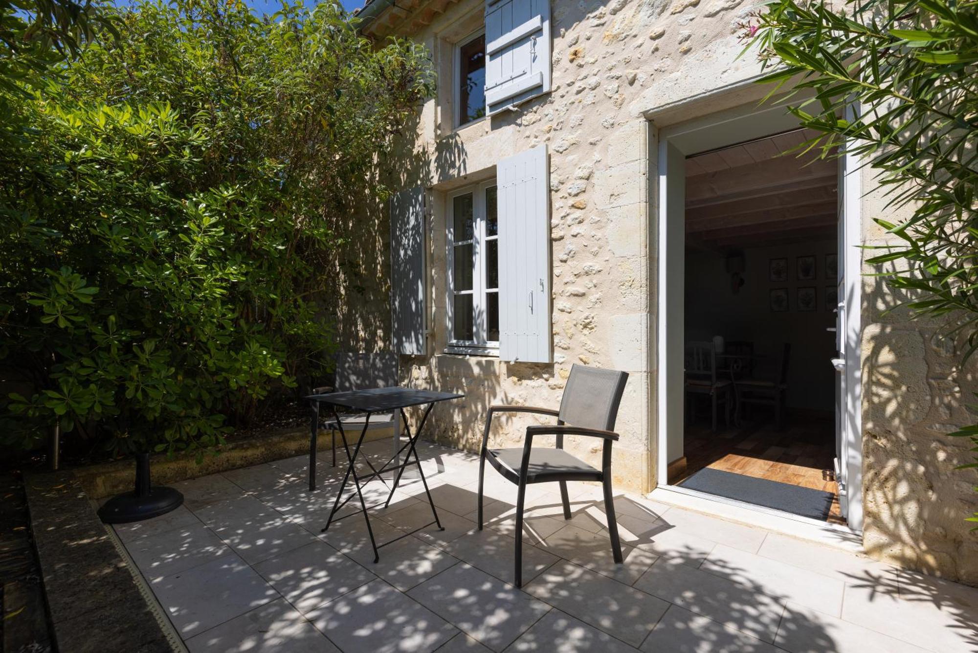 Chateau La Graviere Vertheuil-en-Medoc Exterior photo